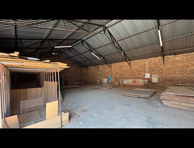 2,800M² WAREHOUSE TO LET IN KEW